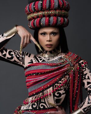 Stephanie Prince Instagram - PROUD 🇵🇭
•
•
•
•
Photo @eluvieracosta @masstudiosintl 
Lewk @patrick_isorena 
Nails @nailed.by.indigo 
Hair @abeiyamiraj