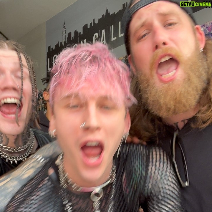 Stephen 'Baze' Basil - 6.8K Likes - MAINSTREAM SELLOUT IS OUT EVERYWHERE!! GO STREAM THAT SHIT 🍅🍅🍅🍅🍅