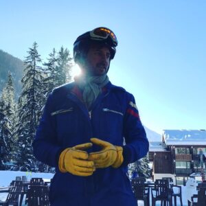 Steve Lund Instagram - “Come out to the alps, we’ll get together, have a few laughs.”
Merry Christmas from, Les Lunds🎄