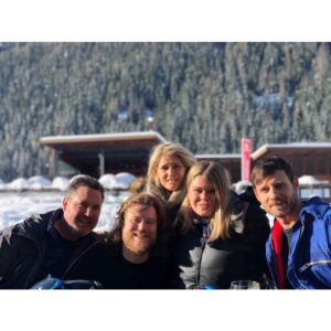 Steve Lund Instagram - “Come out to the alps, we’ll get together, have a few laughs.”
Merry Christmas from, Les Lunds🎄