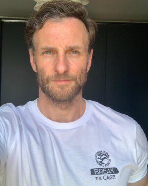 Steven Cree Instagram - Thank you to everyone who signed and shared International Animal Rescue’s Break The Cage petition. With your help we can end the suffering of bears in Armenia!
If you would like to support the campaign further, please purchase a Break The Cage t-shirt – link in @international_animal_rescue bio. All money raised will go towards rescuing and caring for these bears.