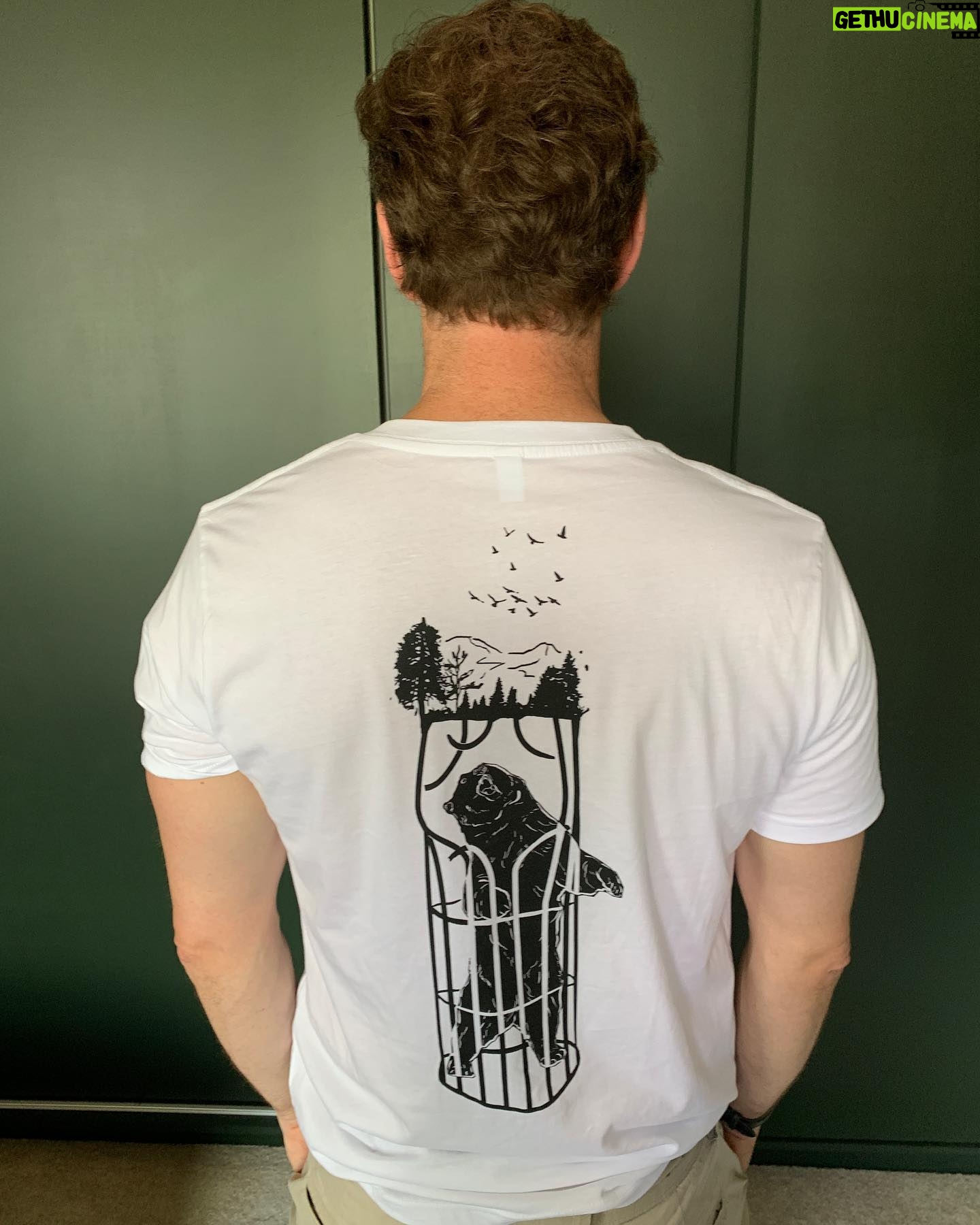 Steven Cree - 3.9K Likes - Thank you to everyone who signed and shared International Animal Rescue’s Break The Cage petition. With your help we can end the suffering of bears in Armenia!
If you would like to support the campaign further, please purchase a Break The Cage t-shirt – link in @international_animal_rescue bio. All money raised will go towards rescuing and caring for these bears.