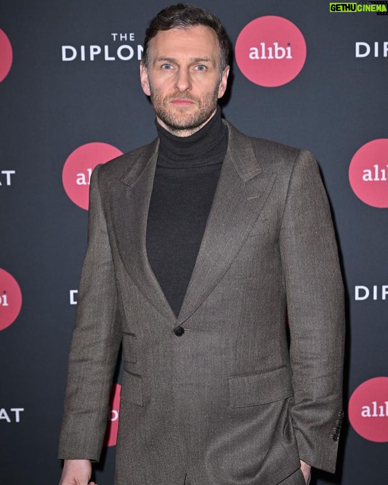 Steven Cree - 4.4K Likes - Premiere screening of The Diplomat last week at the Battersea Old Power station.
Stying by @styleanderror
Suit - @edwardsexton
Shoes - @georgecleverley
Knitwear - @johnsmedleyknitwear
Photos @jveyseyphoto @shuttterstockimages
@alibichannel @world_productions_ @bbcstudios @skytv @virgin
@sophiesophierundle @laiacosta_ @dylbrady @philipp.boos @serenamanteghi @danny.sapani