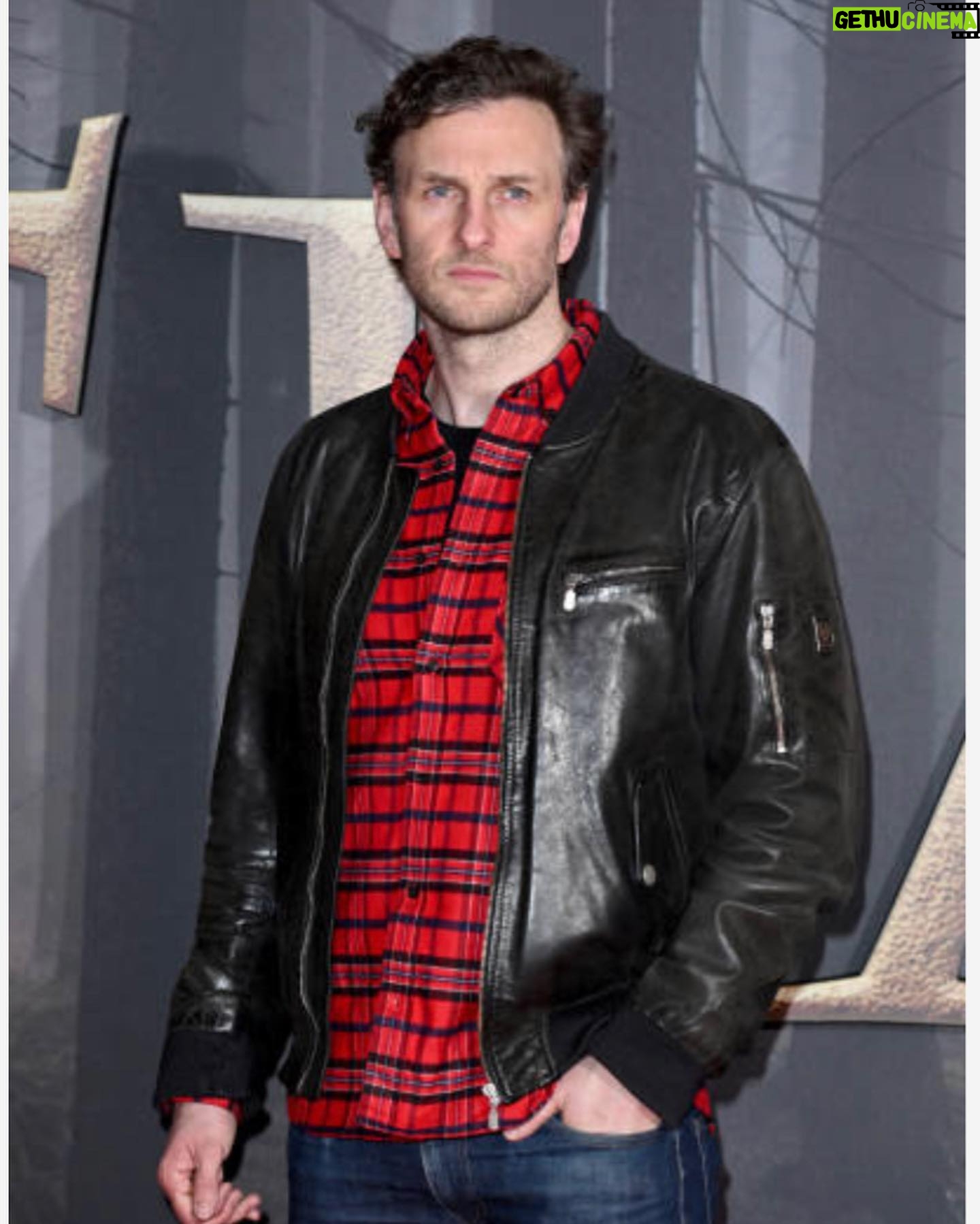Steven Cree - 8.7K Likes - Didn’t quite get the dress code memo for the Outlander S6 premiere. @outlander_starz #outlanderpremiere #ianmurray @rikrankin
Photos: @gettyimages
#davejhogan @snapperjeff @photomonkeyz