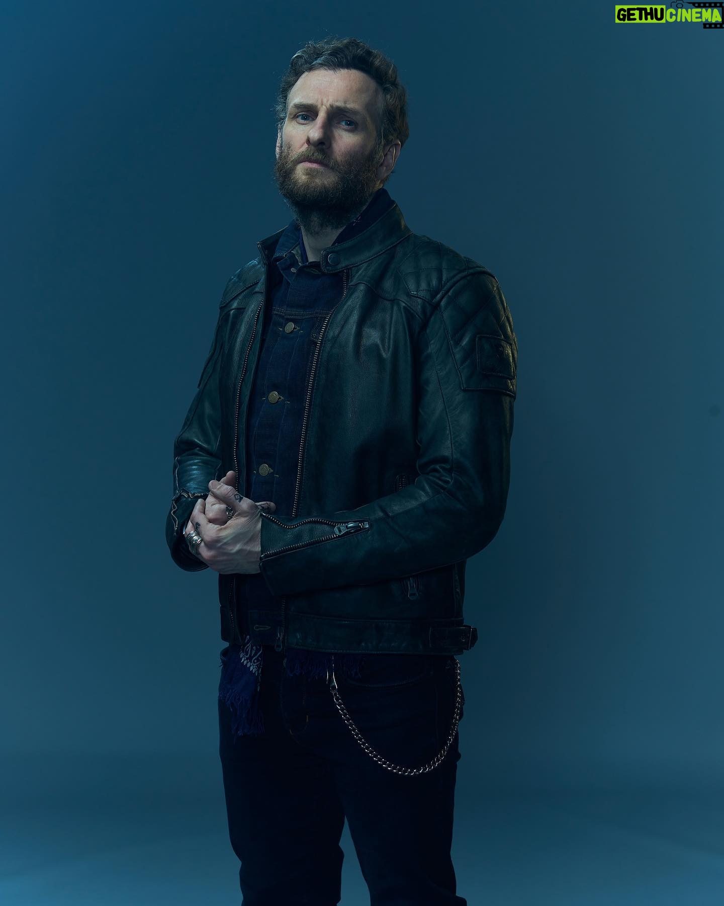 Steven Cree - 7.7K Likes - All episodes of the final season of @adiscoveryofwitchestv are now available on @skytv & @nowtv !
The ‘middle finger/bird’ photo and other cool ‘mood’ shots by @charliesurbey
@shudder @amcplus @sundancenow @debharkness ..you legend! @bad_wolf_tv @olivierhuband #Adiscoveryofwitches #Gallowglass