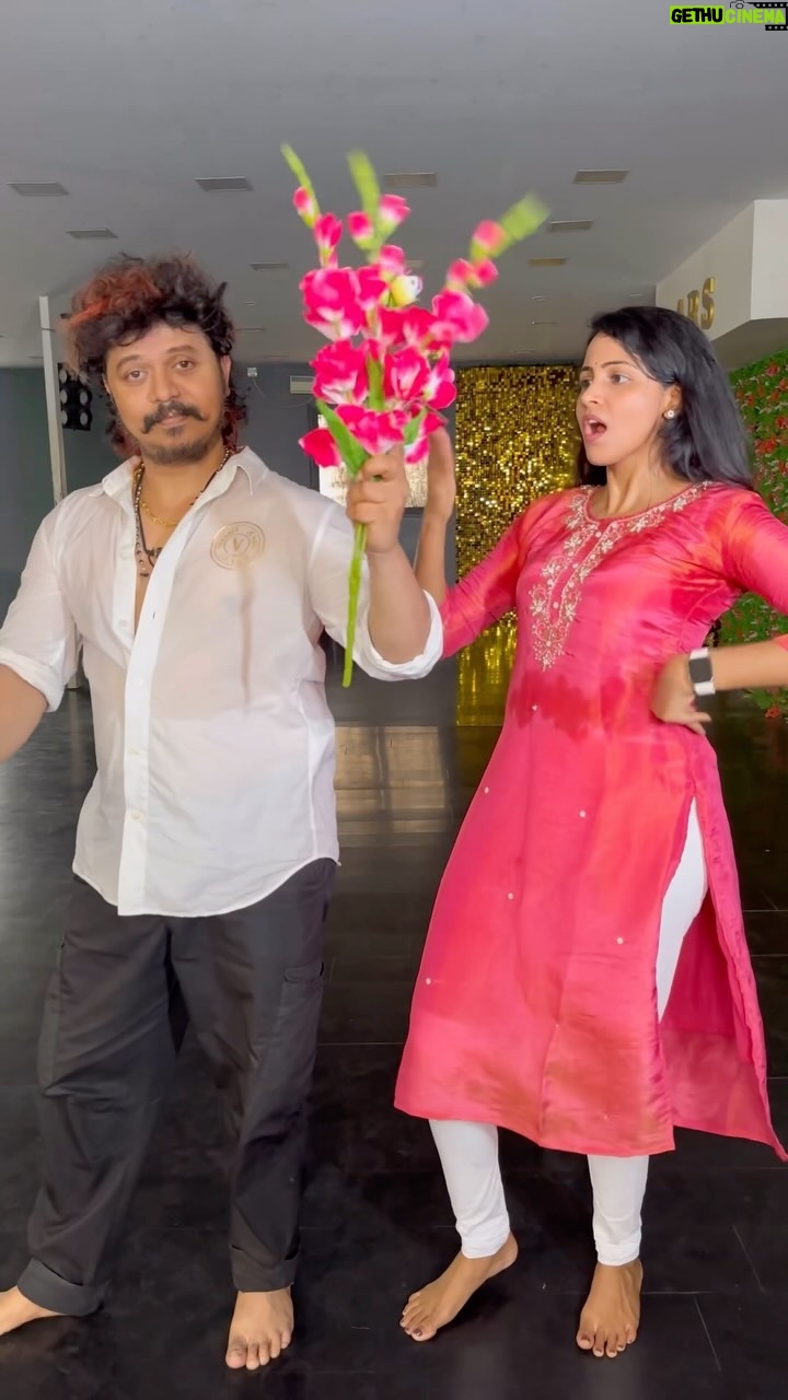 Subiksha - 13.9K Likes - #madurajilla moves with @choreographer_sridhar master 🔥🫶
Drop your comments 😍
❤️🤍🩷🖤💜
#dhanush #sridharmaster #sk #subikshakrishnan