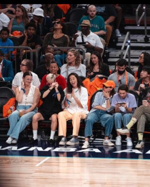 Sue Bird Instagram - Euro’n to Paris 🥐

📸: @justwomenssports