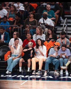 Sue Bird Instagram - Euro’n to Paris 🥐

📸: @justwomenssports