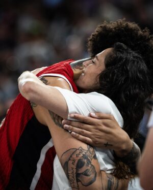 Sue Bird Instagram - SHE A FAN SHE A FAN SHE A FAN(antic)