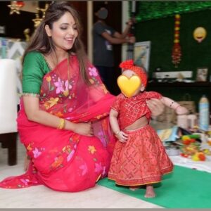 Sugandha Mishra Instagram - "Celebrating our baby girl's first taste of solid food with the warmth & Blessings of family at home. May Annapurna Ma bless her with health, happiness, and a lifetime of prosperity 🙏🧿
#firstfood #annaprashan #blessed #babygirl #food #pooja #home #family #blessings #ma #ganpati #home #decor #solid #baby