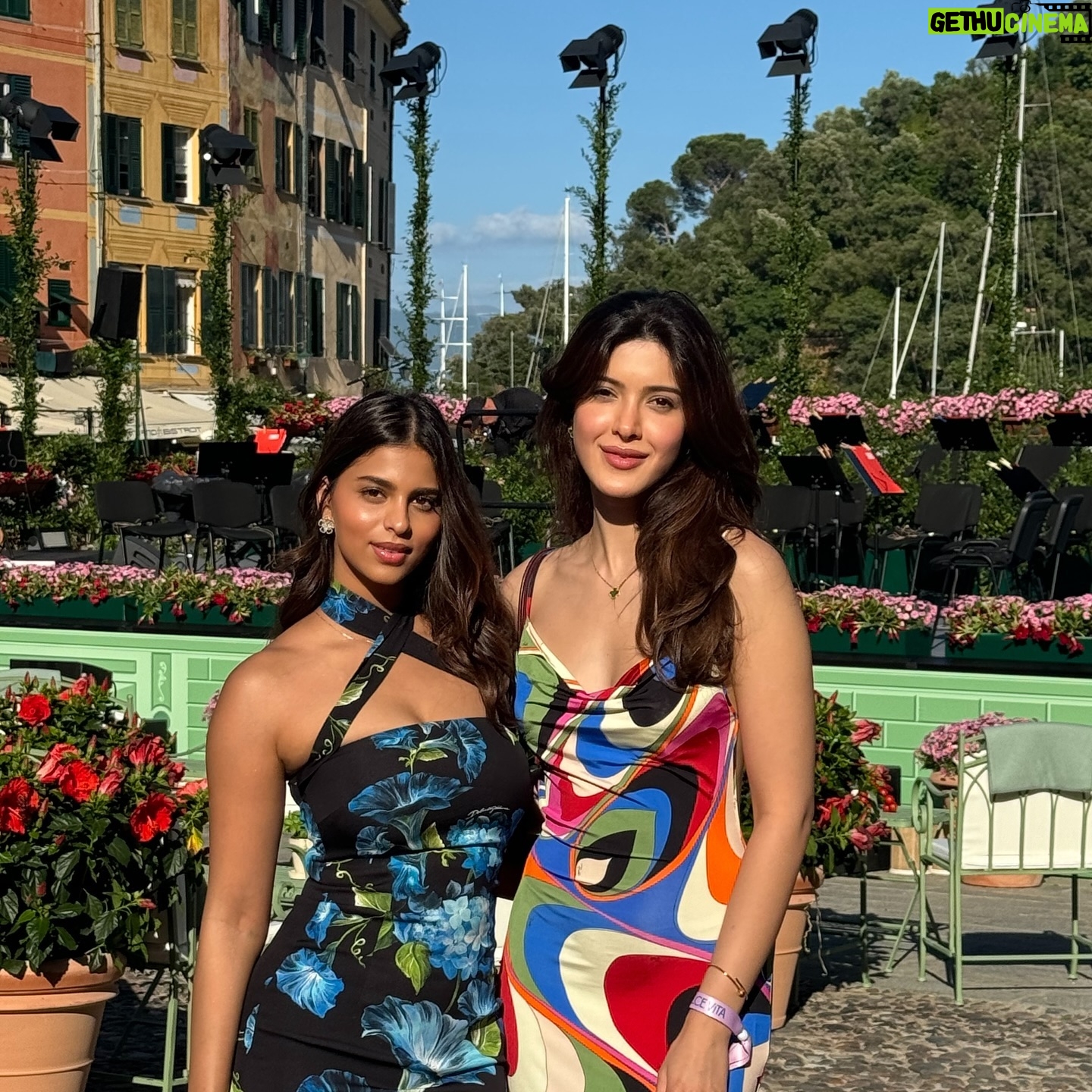 Suhana Khan - 1 Million Likes - PORTOFIINOOO ☀️