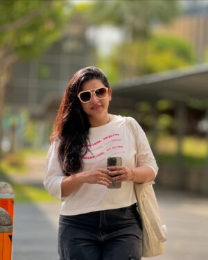 Sujitha Instagram - Akkarai seemai azhaginil manam aada kandene 🙌🏻💃

Singapore days 🌸

#post #photoshoot #photooftheday #instagram #evening #vibes #love #selflove #styling #casual #suji #sujitha #chill #holidays #stay #singapore #days