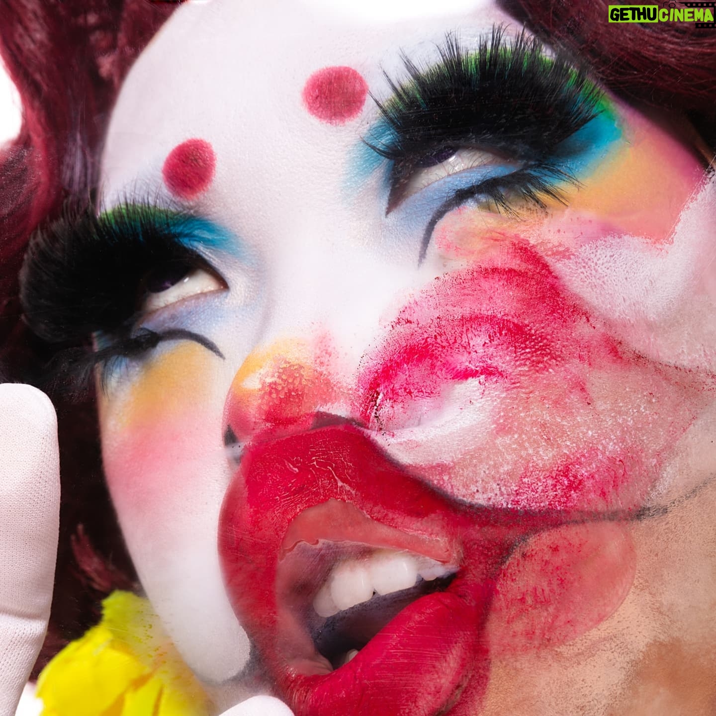 Suki Doll - 4.9K Likes - Sometime it just hits like Bang! 🤡
.
Photo by @jeansebastiensenecal
Outfits by @poe.mtl & @_thesukidoll
Wig by @stephane_scotto_di_cesare
Makeup by @_thesukidoll
.
Sometime you win and sometime you hit a wall. You just have to get back up baby!