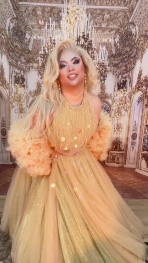 Sum Ting Wong Instagram - Day 1 DONE @rupaulsdragcon #dragconuk

Hair slayer saved the day @hairbymarcandre and dress by @dylanjoelstudio
