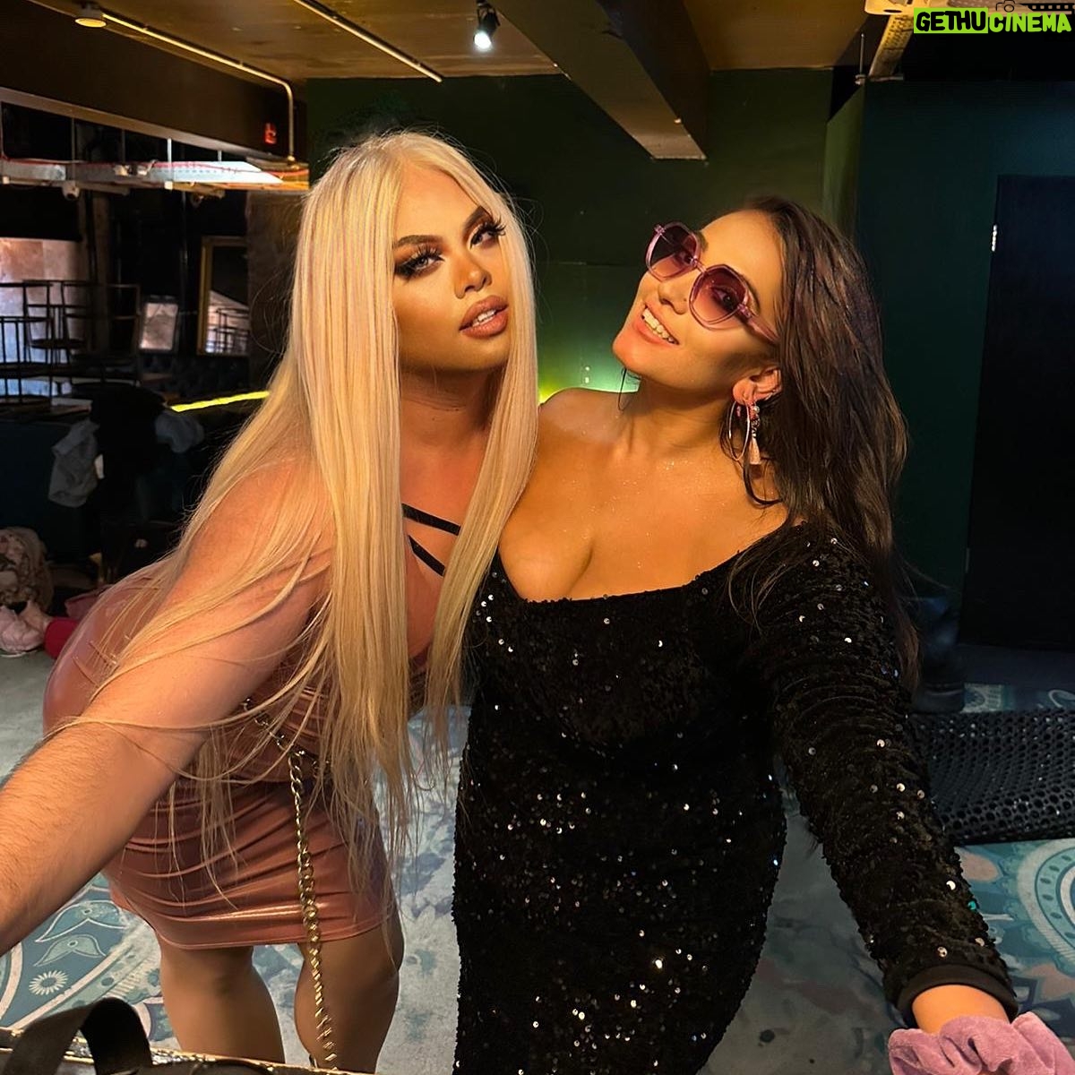 Sum Ting Wong - 384 Likes - Hi! We’re your disco divas 🪩