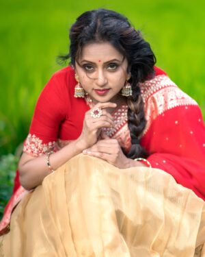 Suma Kanakala Instagram - You’re going to be a happy person, when you love yourself❤️💫
.
styled by @stylebyannapurna 
styling team @I.deekshasetti

Wearing @diva_designer_studio_
Jewellery @alluringaccessories.a2 

Makeup @madhu_derangula 
Hair @koduruamarnath 

Photography @valmikiramuphotography 

#Suma #sumakanakala #anchorsuma #photography #kanakalasuma #photoshoot #Photo
