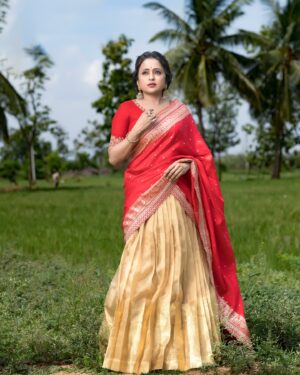 Suma Kanakala Instagram - You’re going to be a happy person, when you love yourself❤️💫
.
styled by @stylebyannapurna 
styling team @I.deekshasetti

Wearing @diva_designer_studio_
Jewellery @alluringaccessories.a2 

Makeup @madhu_derangula 
Hair @koduruamarnath 

Photography @valmikiramuphotography 

#Suma #sumakanakala #anchorsuma #photography #kanakalasuma #photoshoot #Photo