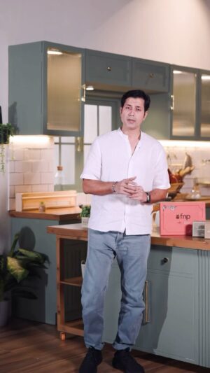 Sumeet Vyas Instagram - Better half ne best secret bataya: FNP.com pe sab kuch milta hai! Wahaan ke rakhis aur gifts dekh ke Shruti bhi ‘wow’ bolti hai!

Is saal, main sirf boring shagun ka lifafa leke nahi jaa raha. Main bhi creative ban ke Rakhi ko memorable bana raha hoon FNP ke sath.

Guys, apna Rakhi game level up karo! Happy Rakhi! #RakhiWithSumeetVyas #FNPGifts #SiblingLove”
#ad