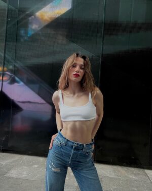 Sümeyye Aydoğan Instagram - red