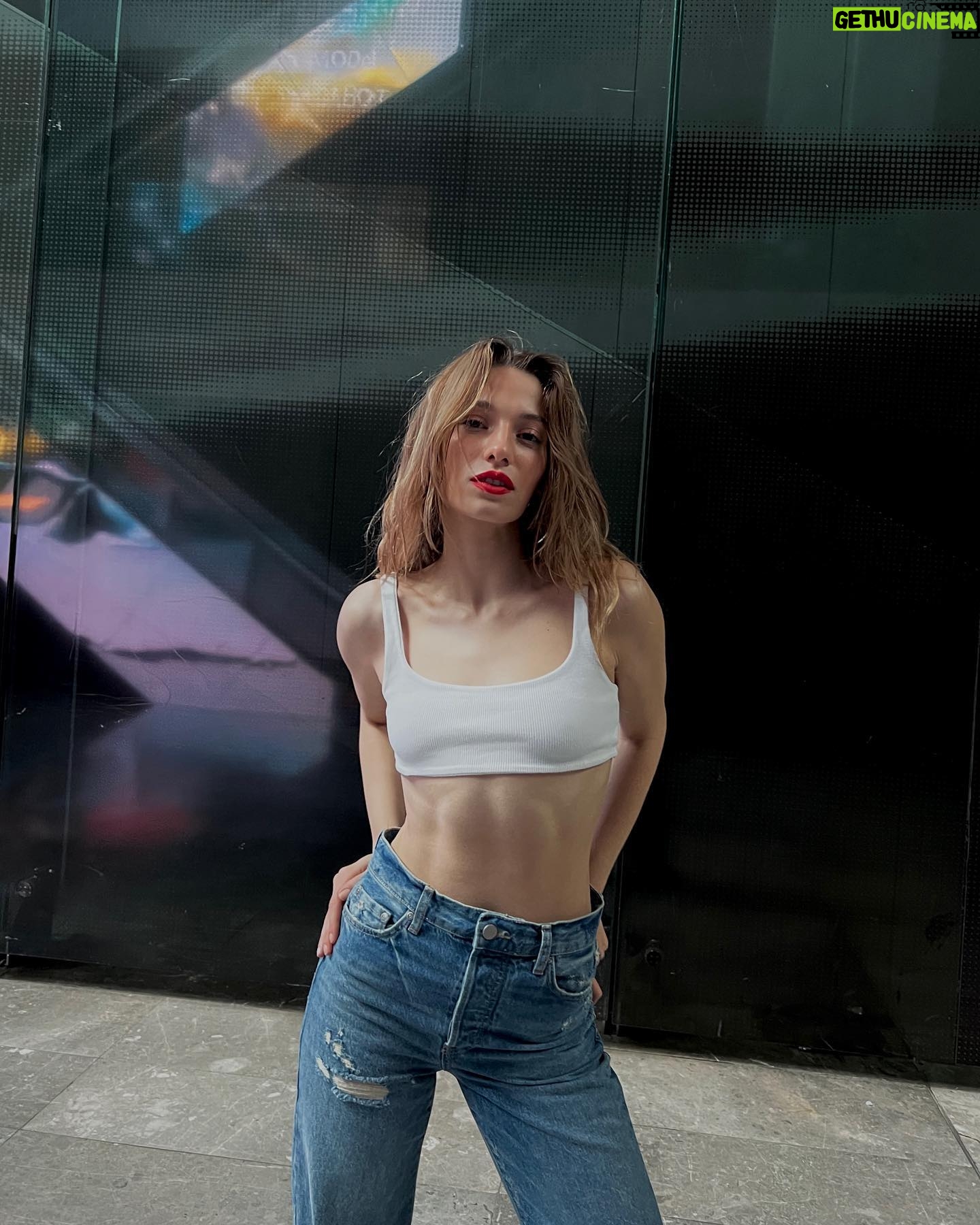 Sümeyye Aydoğan - 147.4K Likes - red