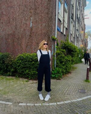 Sümeyye Aydoğan Instagram - ordan burdan ve tam olarak şu.. evet evet şu pasta .. hı hı arkadaki en çok çikolatalı olan 🐰