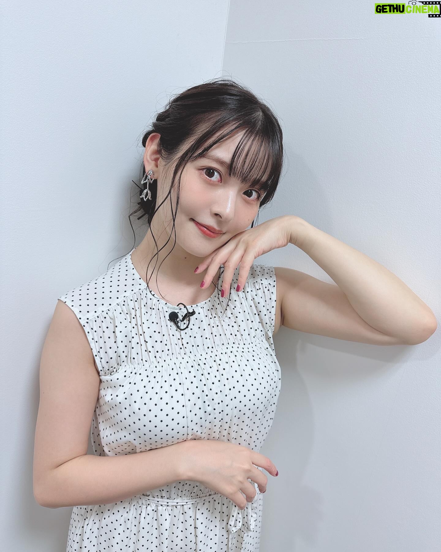 Sumire Uesaka - 37.4K Likes - 夜あそびでーす!
おひさしぶりですぅ!!
ひなさんゲスト〜!
#声優と夜あそび
ヘアメイク @maaaaasahi0514
衣装 @stylist_tanakaayumi