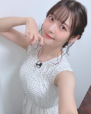 Sumire Uesaka Instagram - 夜あそびでーす！
おひさしぶりですぅ！！
ひなさんゲスト〜！

#声優と夜あそび

ヘアメイク　@maaaaasahi0514 
衣装　@stylist_tanakaayumi