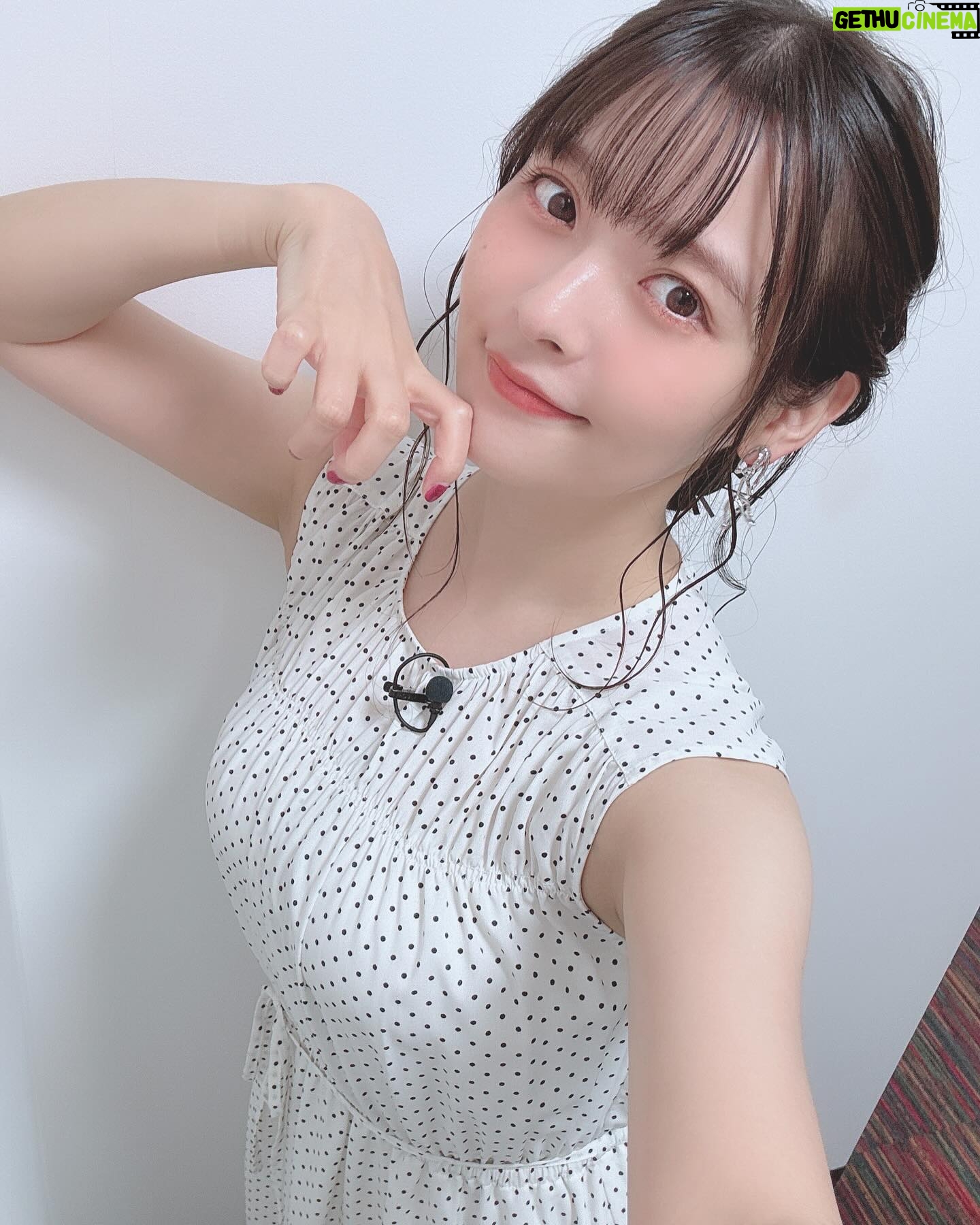 Sumire Uesaka - 37.4K Likes - 夜あそびでーす!
おひさしぶりですぅ!!
ひなさんゲスト〜!
#声優と夜あそび
ヘアメイク @maaaaasahi0514
衣装 @stylist_tanakaayumi