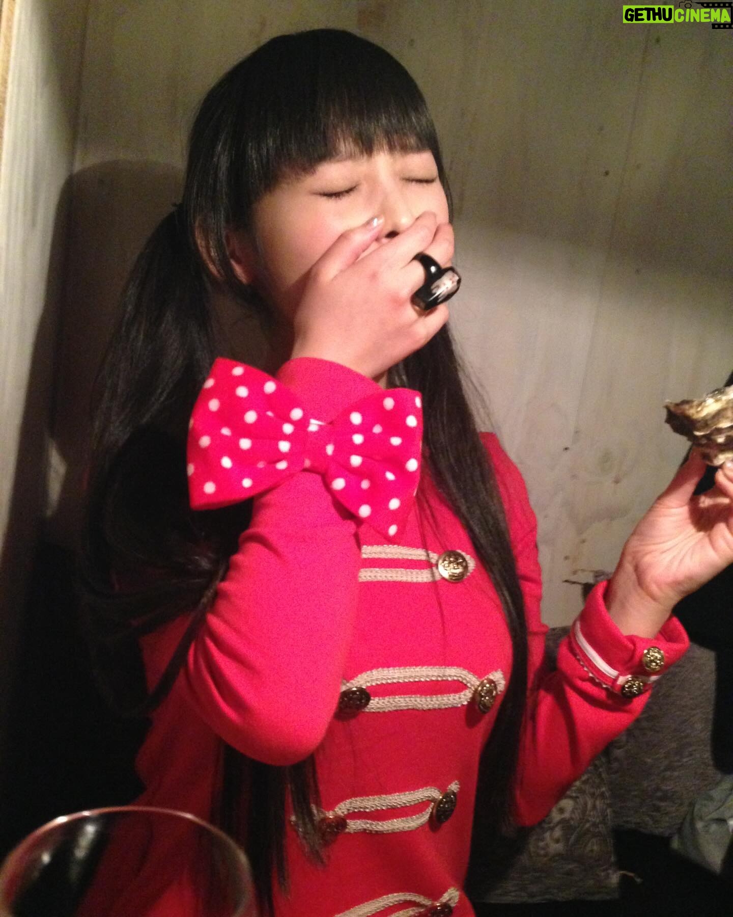 Sumire Uesaka - 46.7K Likes - もくようび〜!
そしてこんにちは8月〜!!
皆さま、すこやかにお過ごしですか?
ついに…インスタグラムの投稿が1000になりました!
1000キタ━━━━(゚∀゚)━━━━!!
あらためまして、私の日記のごときアカウントをいつも見てくださって、ありがとうございます!いいねやコメントもとてもうれしく見ておりますよ!
昨日エックスで何となく何を載せようか募ってみたのですが、なつかし系のお写真を引っ張りだしてみることにしました!なつかしーい!
この頃はそれほどお写真を撮ってなかったのですが、いやあ撮っておくべきですね…!想い出いろいろです!
ということで、これからものんびりまったり更新ではありますが、仲良くしてくれたらとてもうれしいのですよ!
よろしくお願いしますねっ(*´∀`*)
それでは皆さま、本日もすこやかにまいりましょう〜!
夜はなおぼうの生放送におじゃましますよ!!楽しみ〜!
#上坂すみれ