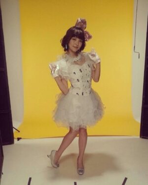 Sumire Uesaka Instagram - もくようび〜！
そしてこんにちは8月〜！！
皆さま、すこやかにお過ごしですか？

ついに…インスタグラムの投稿が1000になりました！
1000ｷﾀ━━━━(ﾟ∀ﾟ)━━━━!!
あらためまして、私の日記のごときアカウントをいつも見てくださって、ありがとうございます！いいねやコメントもとてもうれしく見ておりますよ！

昨日エックスで何となく何を載せようか募ってみたのですが、なつかし系のお写真を引っ張りだしてみることにしました！なつかしーい！
この頃はそれほどお写真を撮ってなかったのですが、いやあ撮っておくべきですね…！想い出いろいろです！

ということで、これからものんびりまったり更新ではありますが、仲良くしてくれたらとてもうれしいのですよ！
よろしくお願いしますねっ(*´∀｀*)

それでは皆さま、本日もすこやかにまいりましょう〜！
夜はなおぼうの生放送におじゃましますよ！！楽しみ〜！

#上坂すみれ