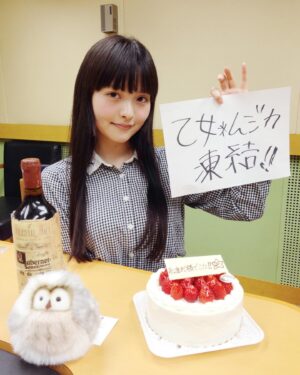 Sumire Uesaka Instagram - もくようび〜！
そしてこんにちは8月〜！！
皆さま、すこやかにお過ごしですか？

ついに…インスタグラムの投稿が1000になりました！
1000ｷﾀ━━━━(ﾟ∀ﾟ)━━━━!!
あらためまして、私の日記のごときアカウントをいつも見てくださって、ありがとうございます！いいねやコメントもとてもうれしく見ておりますよ！

昨日エックスで何となく何を載せようか募ってみたのですが、なつかし系のお写真を引っ張りだしてみることにしました！なつかしーい！
この頃はそれほどお写真を撮ってなかったのですが、いやあ撮っておくべきですね…！想い出いろいろです！

ということで、これからものんびりまったり更新ではありますが、仲良くしてくれたらとてもうれしいのですよ！
よろしくお願いしますねっ(*´∀｀*)

それでは皆さま、本日もすこやかにまいりましょう〜！
夜はなおぼうの生放送におじゃましますよ！！楽しみ〜！

#上坂すみれ