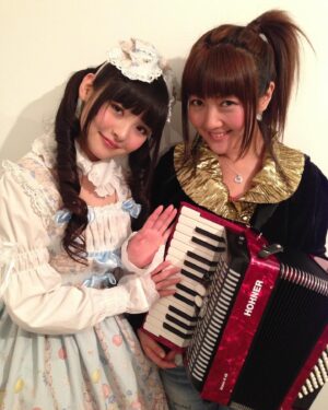 Sumire Uesaka Instagram - もくようび〜！
そしてこんにちは8月〜！！
皆さま、すこやかにお過ごしですか？

ついに…インスタグラムの投稿が1000になりました！
1000ｷﾀ━━━━(ﾟ∀ﾟ)━━━━!!
あらためまして、私の日記のごときアカウントをいつも見てくださって、ありがとうございます！いいねやコメントもとてもうれしく見ておりますよ！

昨日エックスで何となく何を載せようか募ってみたのですが、なつかし系のお写真を引っ張りだしてみることにしました！なつかしーい！
この頃はそれほどお写真を撮ってなかったのですが、いやあ撮っておくべきですね…！想い出いろいろです！

ということで、これからものんびりまったり更新ではありますが、仲良くしてくれたらとてもうれしいのですよ！
よろしくお願いしますねっ(*´∀｀*)

それでは皆さま、本日もすこやかにまいりましょう〜！
夜はなおぼうの生放送におじゃましますよ！！楽しみ〜！

#上坂すみれ