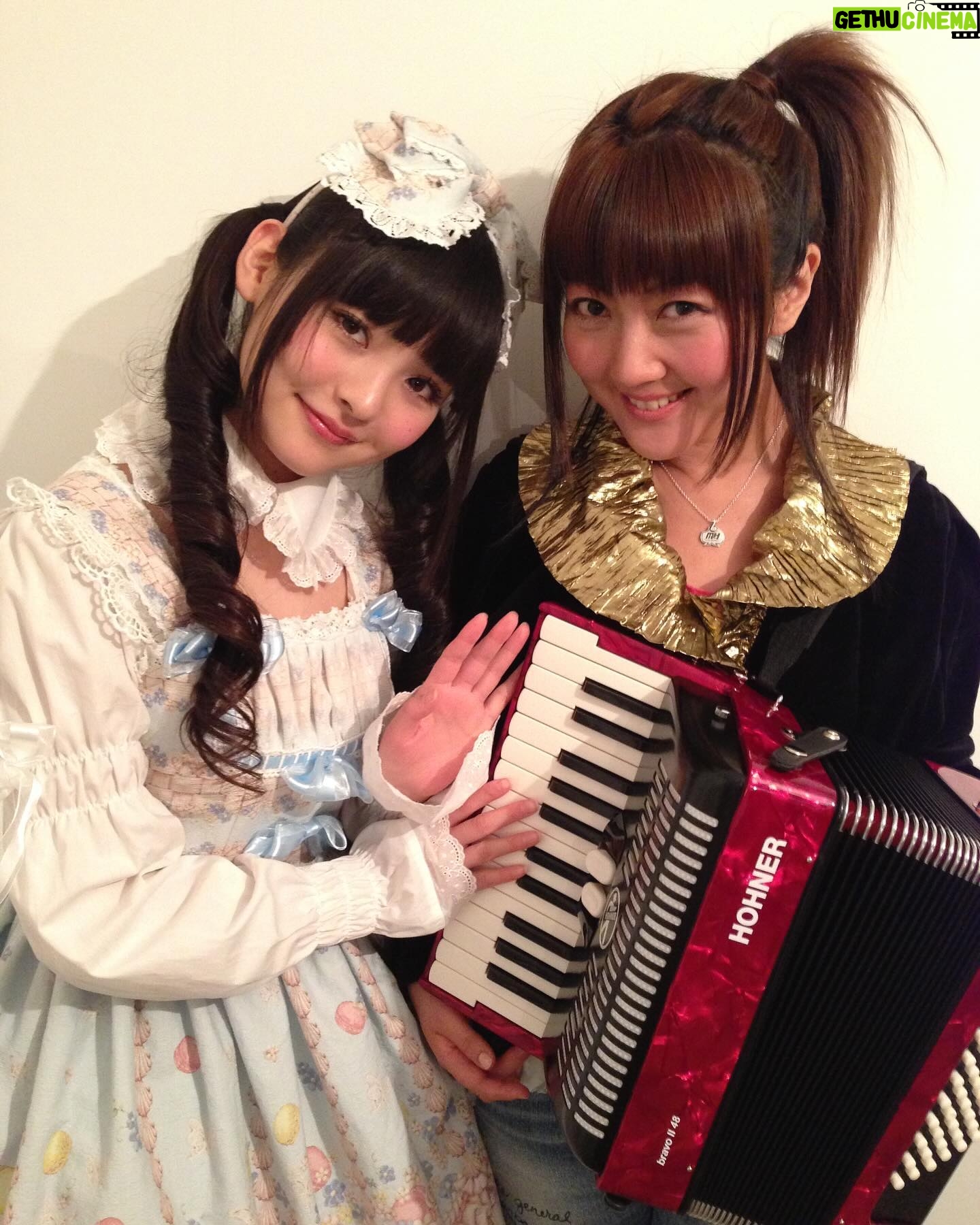 Sumire Uesaka - 46.7K Likes - もくようび〜!
そしてこんにちは8月〜!!
皆さま、すこやかにお過ごしですか?
ついに…インスタグラムの投稿が1000になりました!
1000キタ━━━━(゚∀゚)━━━━!!
あらためまして、私の日記のごときアカウントをいつも見てくださって、ありがとうございます!いいねやコメントもとてもうれしく見ておりますよ!
昨日エックスで何となく何を載せようか募ってみたのですが、なつかし系のお写真を引っ張りだしてみることにしました!なつかしーい!
この頃はそれほどお写真を撮ってなかったのですが、いやあ撮っておくべきですね…!想い出いろいろです!
ということで、これからものんびりまったり更新ではありますが、仲良くしてくれたらとてもうれしいのですよ!
よろしくお願いしますねっ(*´∀`*)
それでは皆さま、本日もすこやかにまいりましょう〜!
夜はなおぼうの生放送におじゃましますよ!!楽しみ〜!
#上坂すみれ
