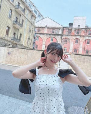Sumire Uesaka Instagram - きんようび〜！
皆さま、今週も大変おつかれさまでしたっ！

上海の街を少し散策したときのお写真です〜っ！
それはそれは超高級な、蟹と蟹味噌をふんだんに使ったラーメンをいただいたのですよ…！濃厚！幸せの味！！
私の大好きなレトロ公衆電話にも遭遇できました！カワイイ！

さて、あしたは横浜でのトークイベント、日曜は名古屋・大阪でリリースイベントですっ！
同志の皆さまに会えるのがたのしみ〜っ！
美味しいものもたべるぞ〜っ！

それでは皆さま、体調に気をつけて、すこやかな週末を過ごしましょうねっ！

#上坂すみれ