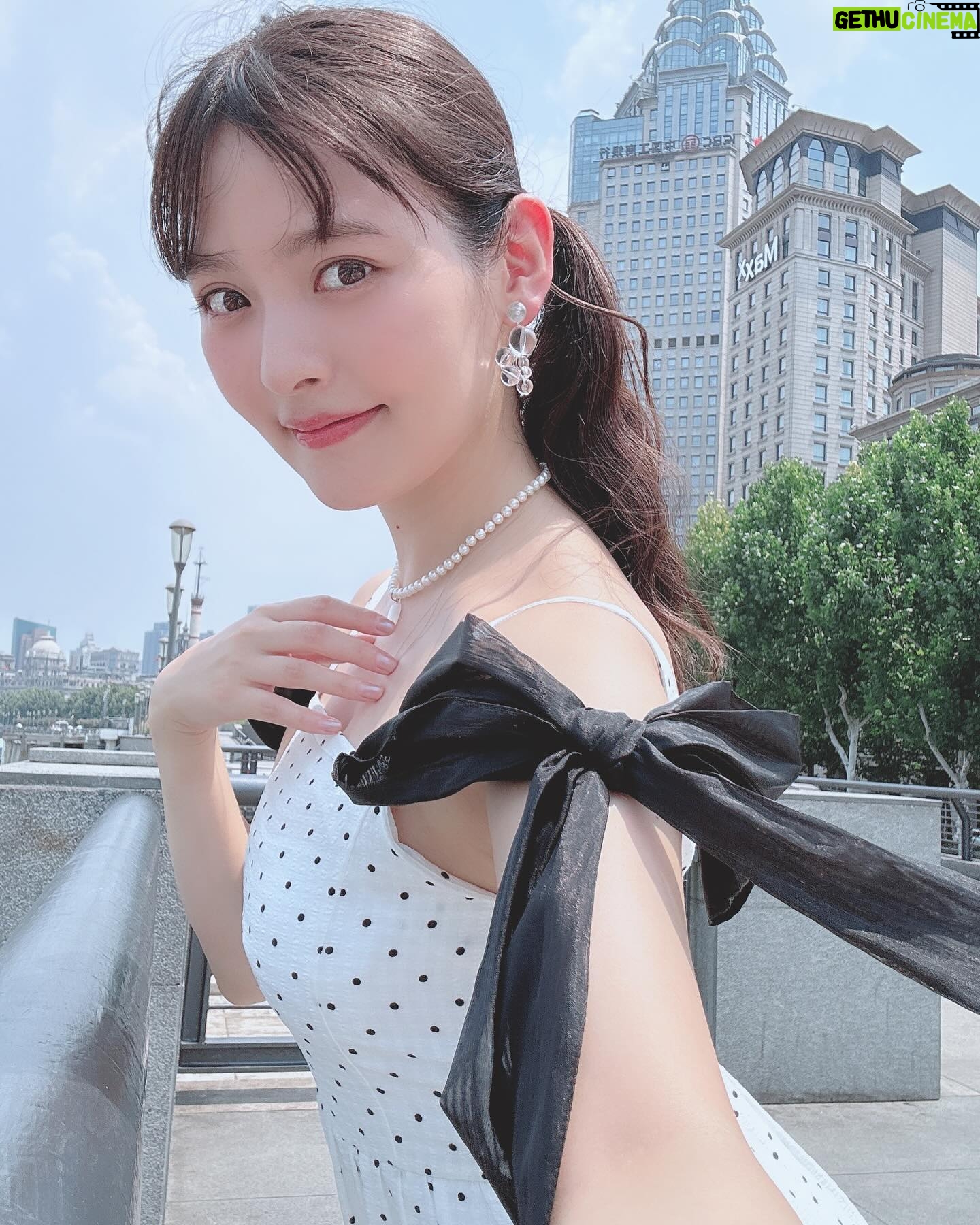 Sumire Uesaka - 39K Likes - きんようび〜!
皆さま、今週も大変おつかれさまでしたっ!
上海の街を少し散策したときのお写真です〜っ!
それはそれは超高級な、蟹と蟹味噌をふんだんに使ったラーメンをいただいたのですよ…!濃厚!幸せの味!!
私の大好きなレトロ公衆電話にも遭遇できました!カワイイ!
さて、あしたは横浜でのトークイベント、日曜は名古屋・大阪でリリースイベントですっ!
同志の皆さまに会えるのがたのしみ〜っ!
美味しいものもたべるぞ〜っ!
それでは皆さま、体調に気をつけて、すこやかな週末を過ごしましょうねっ!
#上坂すみれ