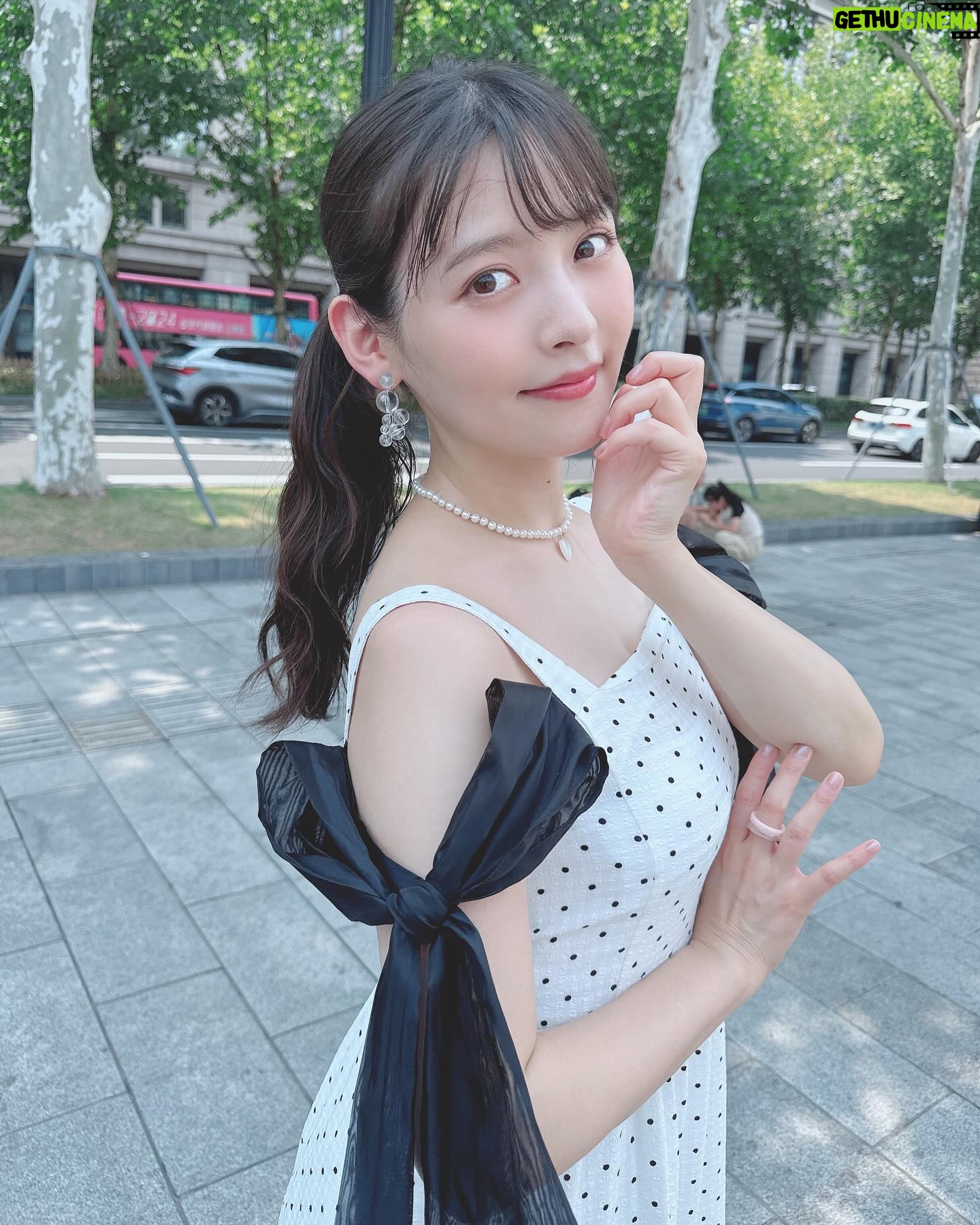Sumire Uesaka - 39K Likes - きんようび〜!
皆さま、今週も大変おつかれさまでしたっ!
上海の街を少し散策したときのお写真です〜っ!
それはそれは超高級な、蟹と蟹味噌をふんだんに使ったラーメンをいただいたのですよ…!濃厚!幸せの味!!
私の大好きなレトロ公衆電話にも遭遇できました!カワイイ!
さて、あしたは横浜でのトークイベント、日曜は名古屋・大阪でリリースイベントですっ!
同志の皆さまに会えるのがたのしみ〜っ!
美味しいものもたべるぞ〜っ!
それでは皆さま、体調に気をつけて、すこやかな週末を過ごしましょうねっ!
#上坂すみれ