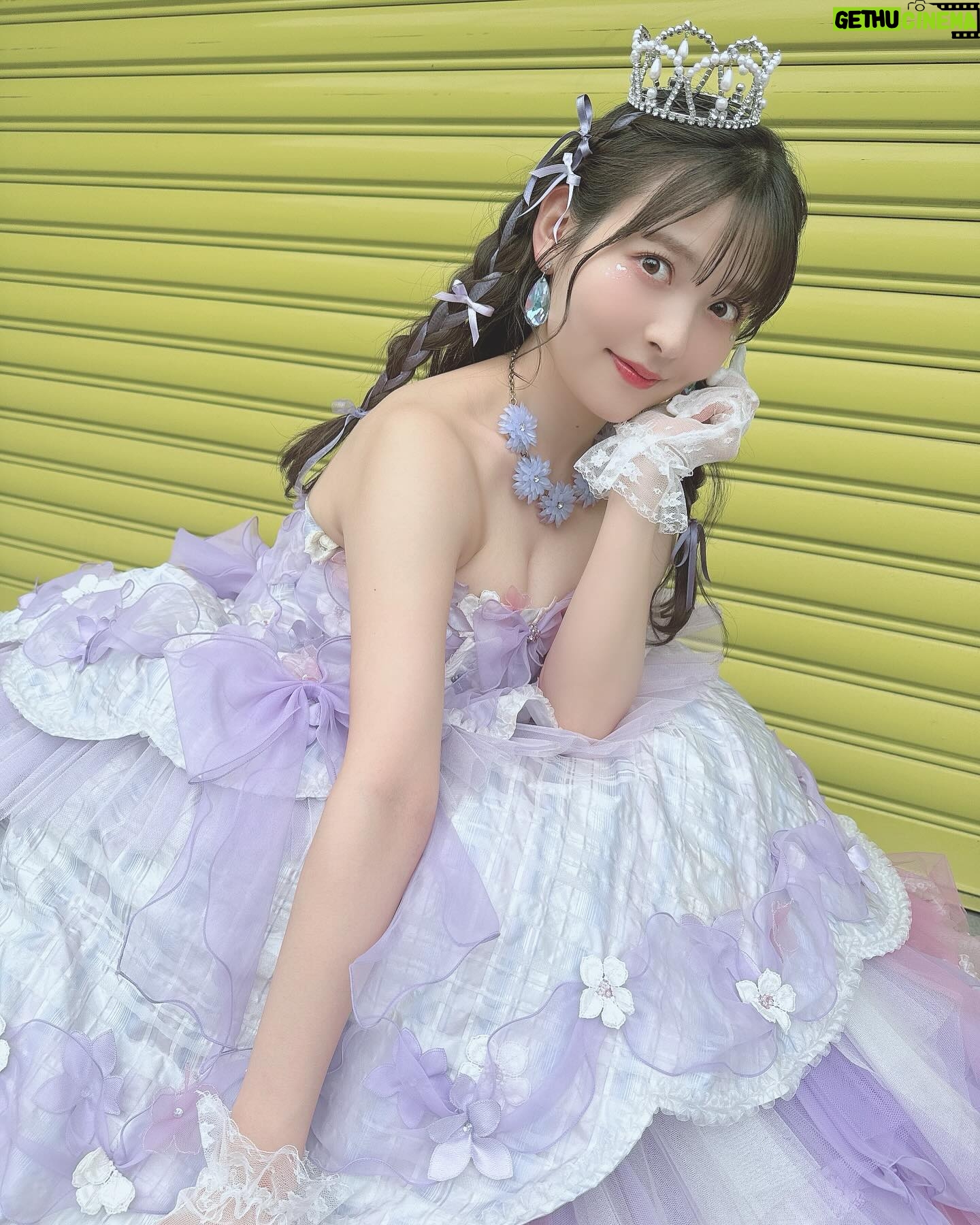 Sumire Uesaka - 48.1K Likes - きんようび〜!
皆さま、今週も一週間おつかれさまでしたっ!
そろそろベストアルバムの発売が…せまってきています!!わくわく!
そしてリード曲「ファーストピリオド.」のミュージックビデオが公開されました〜!
見て…くれましたか?!
10年間の歩みを振り返りつつ、みんなの「ファーストピリオド」を祝福するハッピーなお祭り映像になっています!
ということで、サビのシーンで着用している壮大なドレスのお写真ですっ!
楽しい気持ちになること間違いなしのMV、ぜひご覧くださいませっ!
桃井はるこさんの楽曲は本当に、本当にパワーをもらえます…!
アルバムのオフショットもたくさんあるのでこれから載せていきますね
というかオフショットめちゃくちゃ蓄積していますね?!載せるぞ〜っ!!
それでは皆さま、すこやかな週末を過ごしましょうねっ!
#上坂すみれ