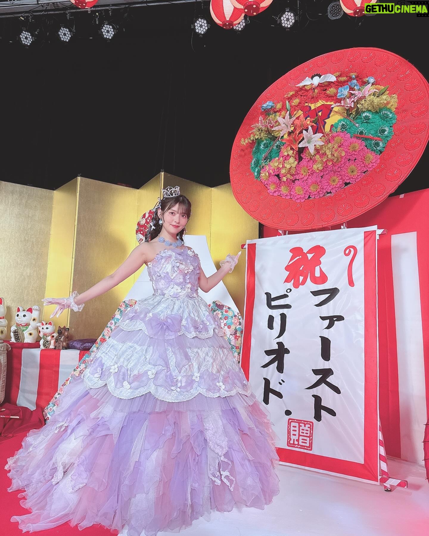 Sumire Uesaka - 48.1K Likes - きんようび〜!
皆さま、今週も一週間おつかれさまでしたっ!
そろそろベストアルバムの発売が…せまってきています!!わくわく!
そしてリード曲「ファーストピリオド.」のミュージックビデオが公開されました〜!
見て…くれましたか?!
10年間の歩みを振り返りつつ、みんなの「ファーストピリオド」を祝福するハッピーなお祭り映像になっています!
ということで、サビのシーンで着用している壮大なドレスのお写真ですっ!
楽しい気持ちになること間違いなしのMV、ぜひご覧くださいませっ!
桃井はるこさんの楽曲は本当に、本当にパワーをもらえます…!
アルバムのオフショットもたくさんあるのでこれから載せていきますね
というかオフショットめちゃくちゃ蓄積していますね?!載せるぞ〜っ!!
それでは皆さま、すこやかな週末を過ごしましょうねっ!
#上坂すみれ