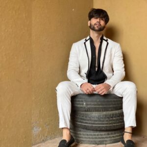 Sumit Bhardwaj Instagram - Don’t worry about failure; you only have to be right once.” —
.
#summitbhardwaj #livelovelaugh