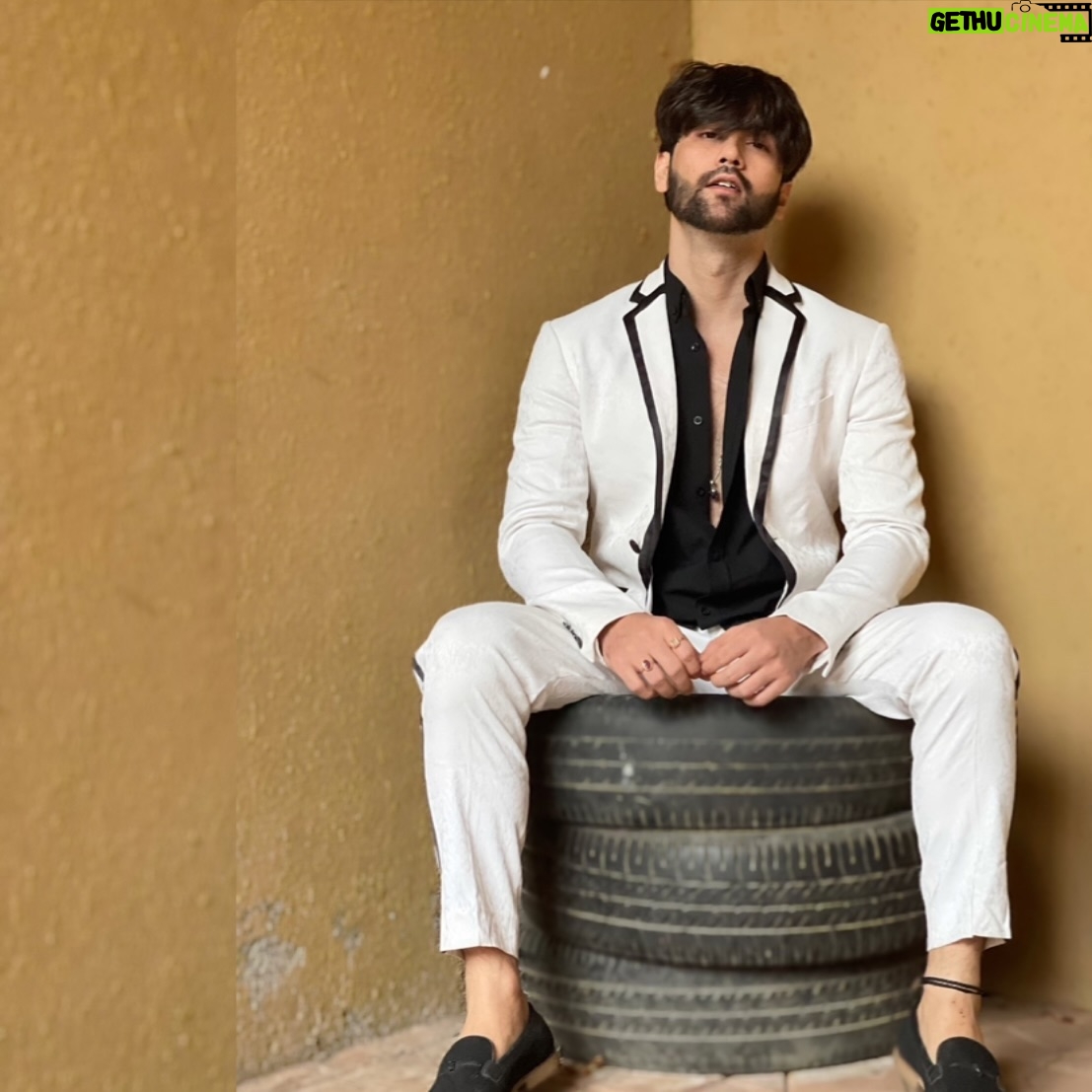 Sumit Bhardwaj - 1.5K Likes - Don’t worry about failure; you only have to be right once.” —
.
#summitbhardwaj #livelovelaugh