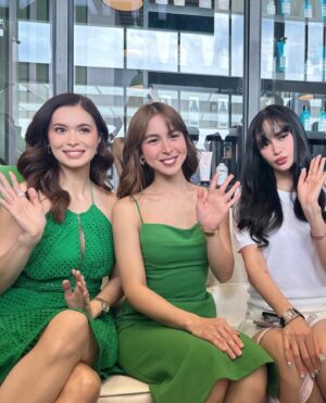 Sunshine Cruz Instagram - Landers Superstore expands to Naga City with its 13th superstore opening. Congratulations @landersph family! 💚

#LandersPh
#LandersNaga
#landerssuperstore

Make up by| @andreuariola
Hair by| @zeus_ariola
Dress by| @dress_beyond.mnl
Styled by| @francischee_ 
Assoc.Stylist| @juanchoxbuendia