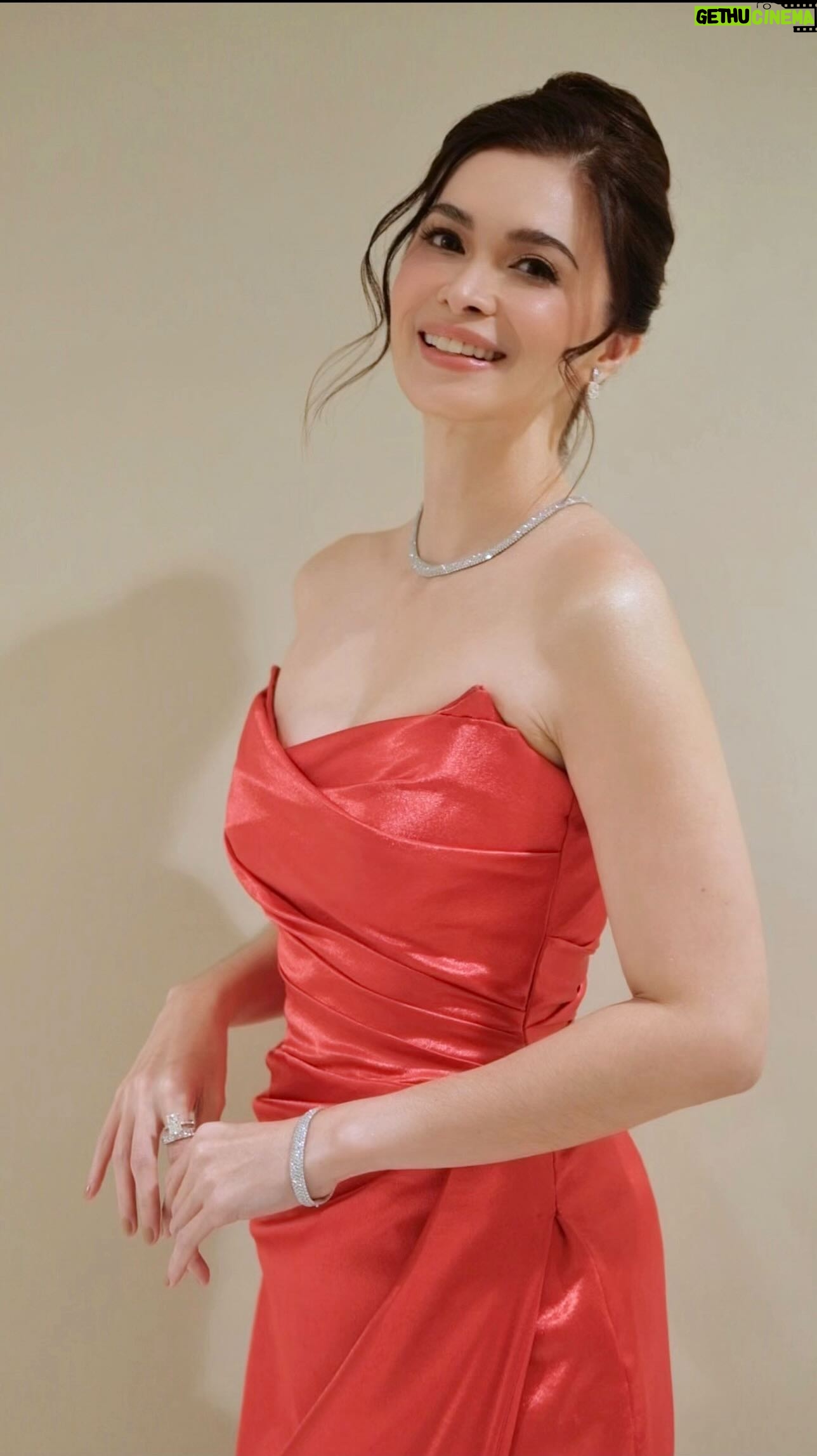 Sunshine Cruz - 2.4K Likes - Lady in Red
@sunshinecruz718
@msworldphil
@francischee_
@alegnabautista
@juanchoxbuendia
@tesserajewelry
@ctj_carlthejeweller
@cathyvalenciaskinclinic
@wearbiro @jeremiahoribe
MAKE UP BY EDS GO
@hairbyallybernardo
#edsgo #makeupbyedsgo #sunshinecruz