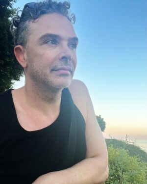 Supremme de Luxe Instagram - Este mes de agosto voy a descansar bastante, quiero playa, sol, piscina y cenas con amigos. 

Pero quiero que sepáis que estoy trabajando también en música nueva y preparando el último examen de mi grado en septiembre. 

La próxima fecha en la que nos podemos ver es el 17 de agosto en el @prideaguilas… y en breve os confirmo otra fecha a finales de agosto.