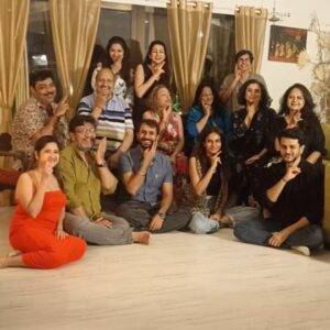 Supriya Pilgaonkar Instagram - When the #sasuraalgendaphool family meets it's always #taubatauba .
14 years and going strong.  We continue with our tradition. Everyone brings their own enthusiasm, talent, energy, food and drinks. There's no Family like the #SGP family. 
P .S - watch till the end for some surprises. 

Missed those who couldn't make it.

#taubataubasong @vickykaushal09 #trendingreels #viralreelindia #reelsvideo #bollywoodreels 

@anitakanwal_actor
#sudhirpandey
#bhairaviraichura
@supriyapilgaonkar 
@habibzama 
@ishratzamahabib 
@itssadiyasiddiqui 
@ridtiwari 
@neha1narang 
@itsmenanditamehra 
@jaysoni25
@rupcam
@jitenlalwani
@soorajthapar