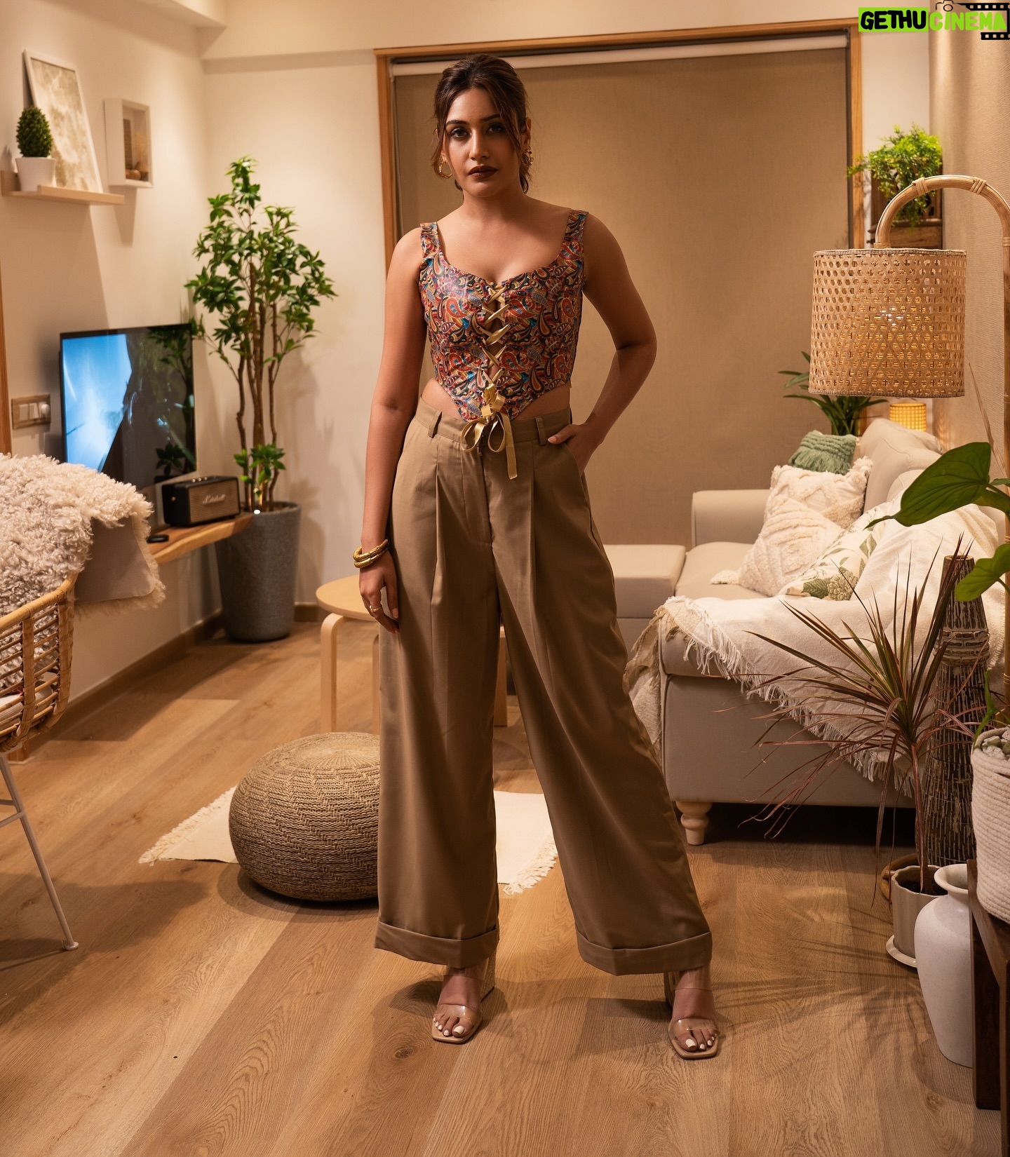 Surbhi Chandna - 307.3K Likes - Ladki Kamlee Ho Gayi Aan
Cause INDIA 🇮🇳 Won 🏆