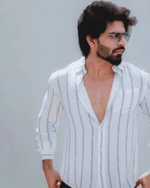 Suresh Babu .R Instagram - வா வரலாம் வா திரைப்படத்தின் மூலம் பாலாஜி முருகதாஸை கதாநாயகனாக அறிமுகம் செய்வதில் தயாரிப்பாளராகவும், இயக்குனராகவும் பெருமகிழ்ச்சி அடைகிறேன்! 

#VaVaralamVa #BalajiMurugadoss #SBR @sgscreativemedia @officialbalakrish