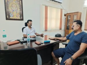 Suresh Babu .R Instagram - #Citizen திரைப்படத்தின் இயக்குநரும், நமது 'வா வரலாம் வா' திரைப்படத்தில் முக்கிய கதாப்பாத்திரத்தில் நடித்த திரு.சரவண சுப்பையா அவர்களுடன், நம் அலுவலகத்தில் ஒரு முக்கிய கலந்துரையாடல்...

#VaVaralamVa #SGSCreativeMedia #SBR #SaravanaSubbiah