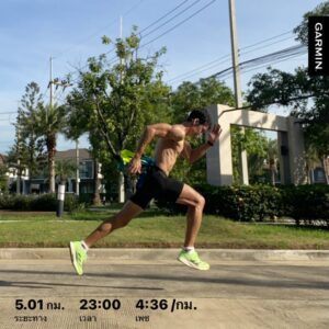 Suriyont Arunwattanakul Instagram - เช้านี้ขยี้ที่ 5 Km. ใน Pace ใหม่ ให้เวลาต่ำกว่าเดิมให้ได้ 🎉🎉🔥🔥 สำเร็จแล้วววววว เดิม 25 นาที เป้าหมายคือ 22 นาที ได้มาที่ 23 นาที okok เย้ๆๆๆ 💪💪 ไปต่อครับผม  เดี๋ยวจะลองที่ 7 Km. และ 10 Km. ( เพิ่มฝึก Tempo เพิ่มไปด้วย ครับ )