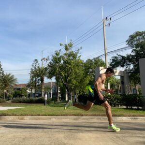 Suriyont Arunwattanakul Instagram - เช้านี้ขยี้ที่ 5 Km. ใน Pace ใหม่ ให้เวลาต่ำกว่าเดิมให้ได้ 🎉🎉🔥🔥 สำเร็จแล้วววววว เดิม 25 นาที เป้าหมายคือ 22 นาที ได้มาที่ 23 นาที okok เย้ๆๆๆ 💪💪 ไปต่อครับผม  เดี๋ยวจะลองที่ 7 Km. และ 10 Km. ( เพิ่มฝึก Tempo เพิ่มไปด้วย ครับ )
