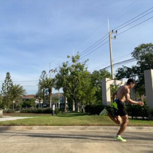 Suriyont Arunwattanakul Instagram - เช้านี้ขยี้ที่ 5 Km. ใน Pace ใหม่ ให้เวลาต่ำกว่าเดิมให้ได้ 🎉🎉🔥🔥 สำเร็จแล้วววววว เดิม 25 นาที เป้าหมายคือ 22 นาที ได้มาที่ 23 นาที okok เย้ๆๆๆ 💪💪 ไปต่อครับผม  เดี๋ยวจะลองที่ 7 Km. และ 10 Km. ( เพิ่มฝึก Tempo เพิ่มไปด้วย ครับ )